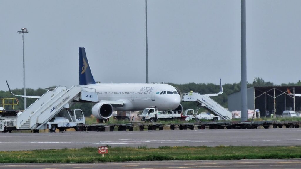 Власти потребовали от компании Air Astana сократить замену своих самолетов на самолеты Fly Arystan