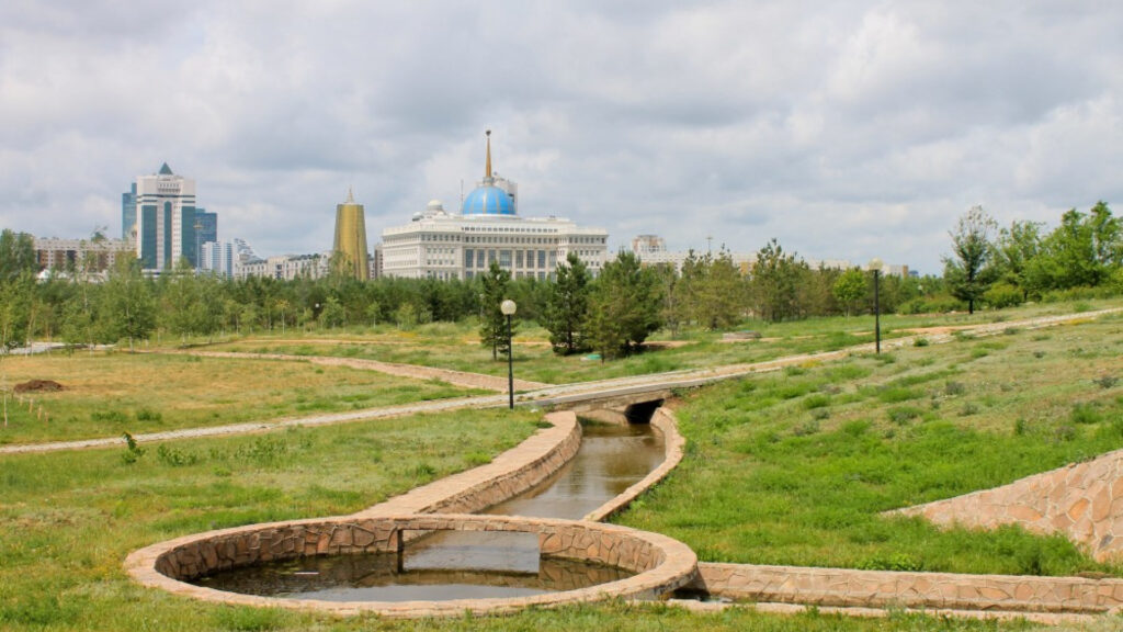 Зачем огородили территорию Президентского парка в Астане_bizmedia.kz