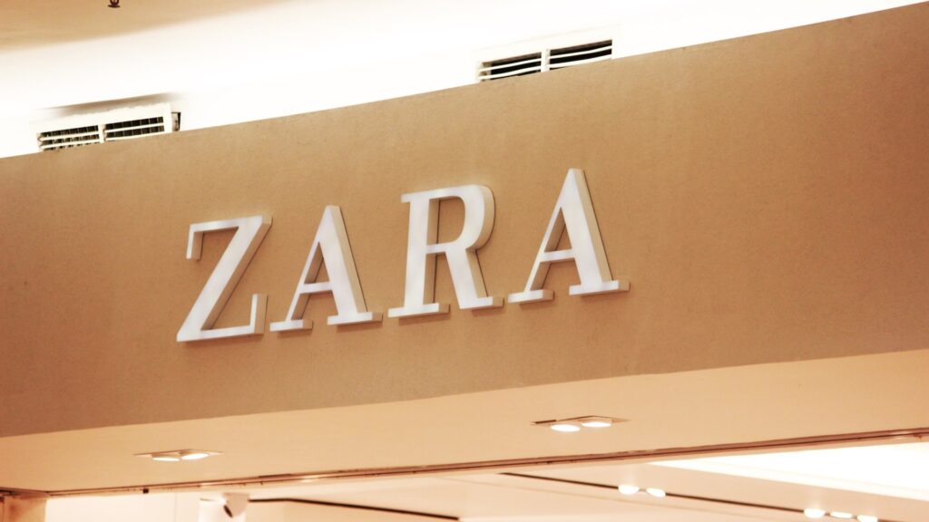 Zara убрала рекламу с первой страницы сайта после призывов к бойкоту