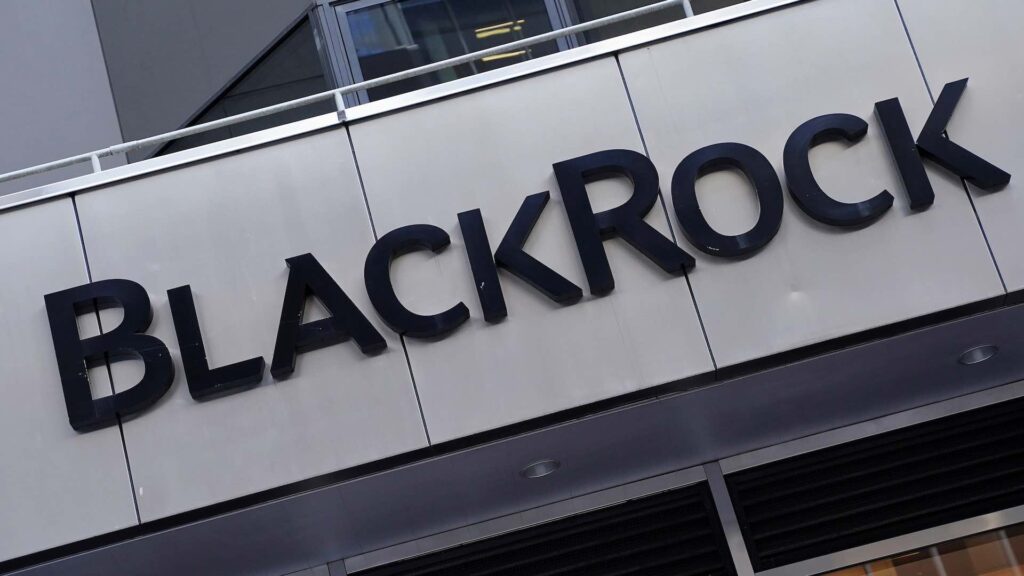 Акции BlackRock растут, превысив отметку 795 долларов на фоне сильных финансовых показателей