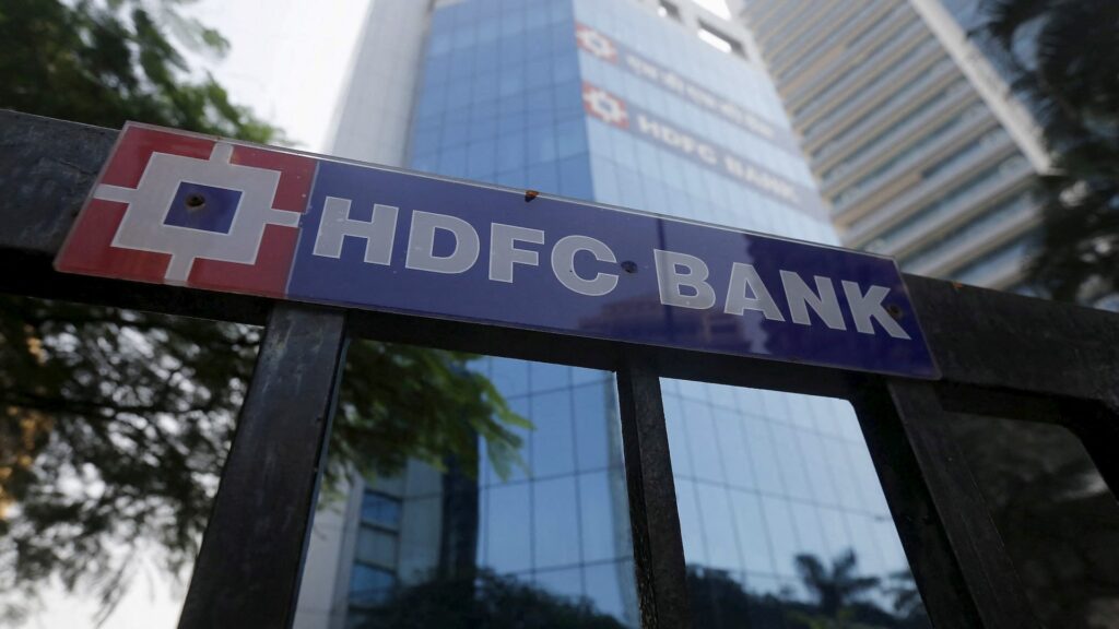 Акции HDFC Bank падают и тянут вниз банковский сектор Индии