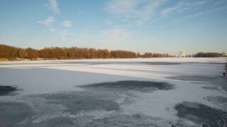 Автомобиль с тремя людьми провалился под лед в Актюбинской области