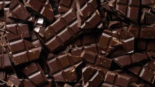 Какой шоколад благотворно влияет на кишечник