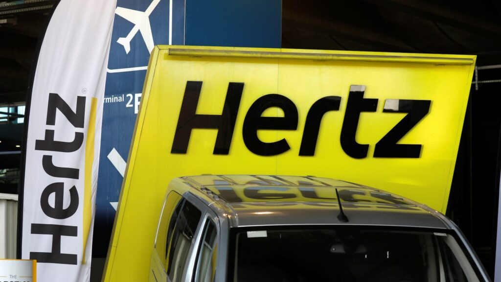 Hertz избавляется от 20 тыс. электромобилей, что говорит о смене динамики на рынке подержанных авто