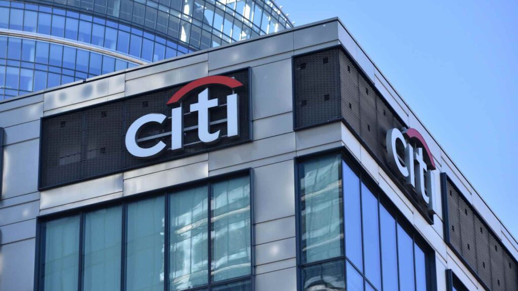 Прибыль Citigroup превысила прогнозы на <img data-wp-class--hide=