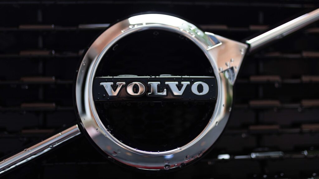 Прибыль от операционной деятельности Volvo в четвертом квартале превысила прогнозы