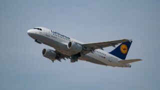 Немецкая Lufthansa возобновила авиасообщение в Казахстан