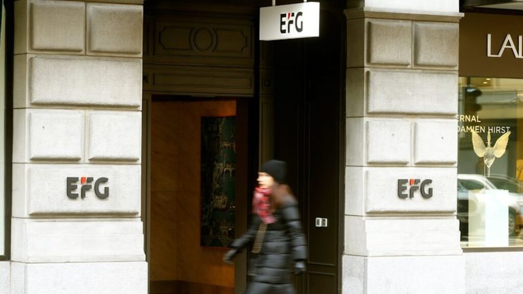 Швейцарский банк EFG перетягивает людей из Credit Suisse