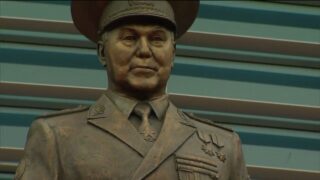 Снесен памятник Назарбаеву в Национальном университете обороны