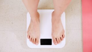 Специалисты подтвердили, что у людей, страдающих депрессией, наблюдается повышение веса