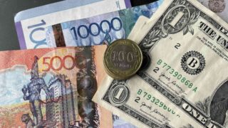 Курс доллара снижается: официальный курс к тенге на 11 июля