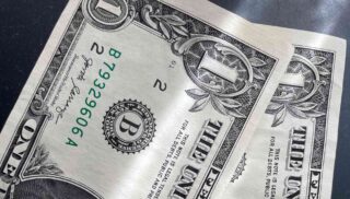 Доллар достиг нового минимума в Казахстане