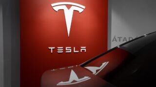 Илон Маск настаивает на сокращении штата на 20% в Tesla — Bloomberg
