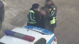 В Астане пьяный водитель протащил полицейского по дороге