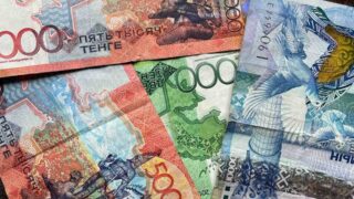 В Казахстане назвали банки, которые платят топ-менеджерам самые высокие зарплаты