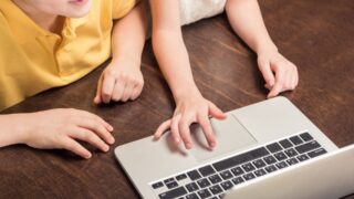 В Комитете по охране прав детей дали рекомендации по защите от негативного контента в интернете