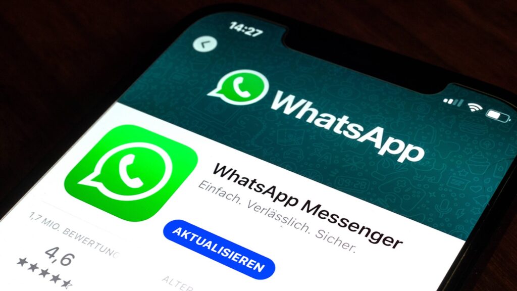 Приложение WhatsApp на телефоне