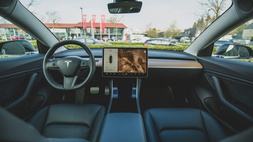 Американское агентство анализирует потерю усилителя руля Tesla_bizmedia.kz