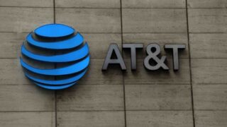 AT&T предоставит кредиты на оплату счетов потребителям, пострадавшим от отключения электроэнергии
