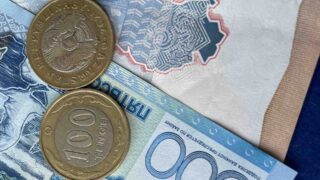Почти везде спад: казахстанцы стали меньше брать ипотеки, автокредиты и займы до зарплаты