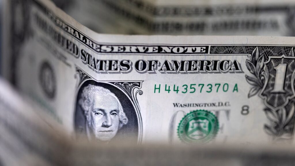 Доллар крупным планом на фоне других долларов
