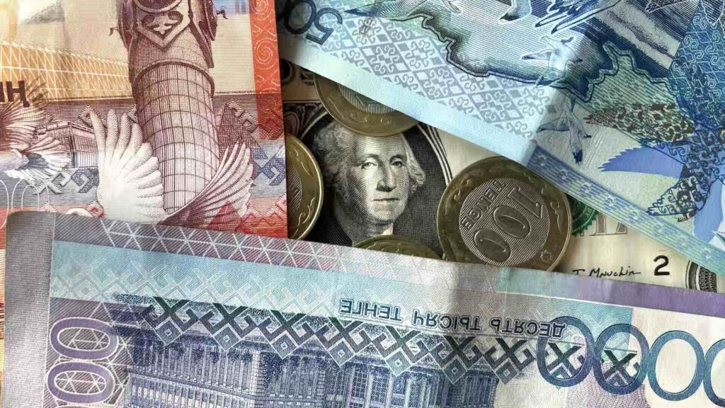 Доллар США прикрыт казахстанским тенге