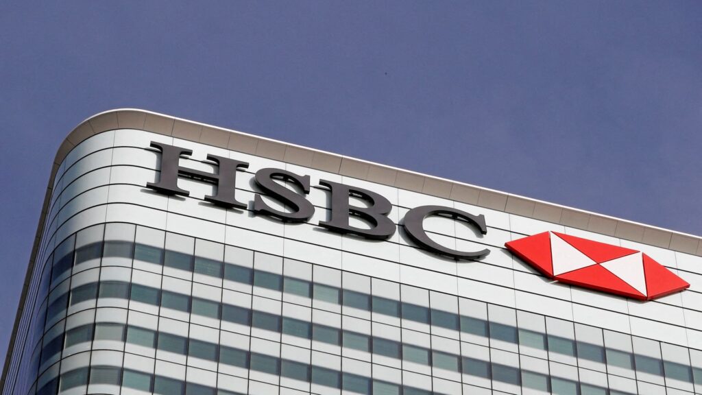 Логотип HSBC на здании