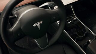 Tesla отменяет планы по созданию недорогих автомобилей — Reuters