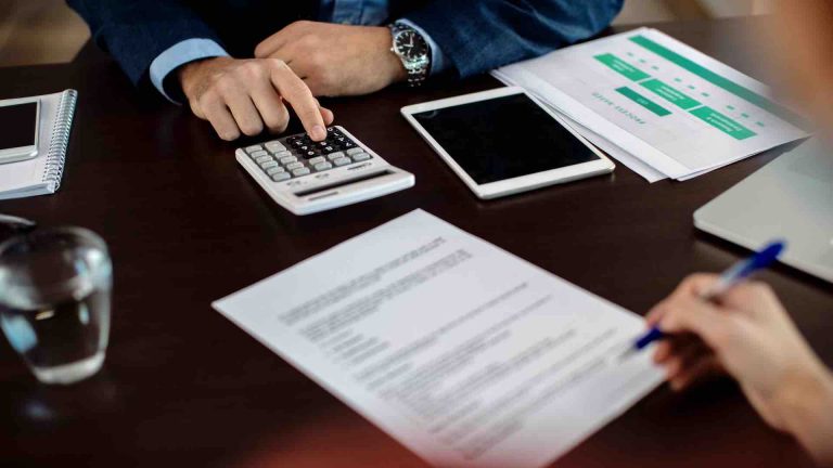 Минфин напомнил казахстанцам о новых налоговых вычетах в 2025 году