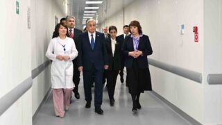 Касым-Жомарт Токаев посетил Центр лучевой терапии и диагностики в Усть-Каменогорске