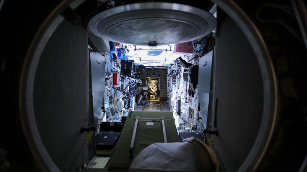 Космонавты МКС исследуют Землю в виртуальной реальности_bizmedia.kz