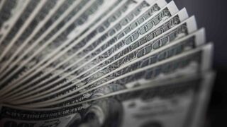 Курс доллара упал на 1,38 тенге за 18 апреля