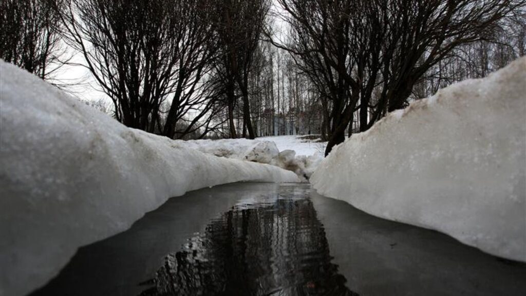 Талые воды весной