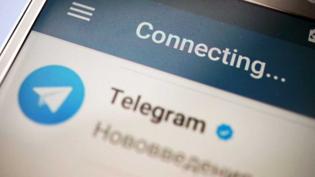 Telegram мессенджер на экране смартфона