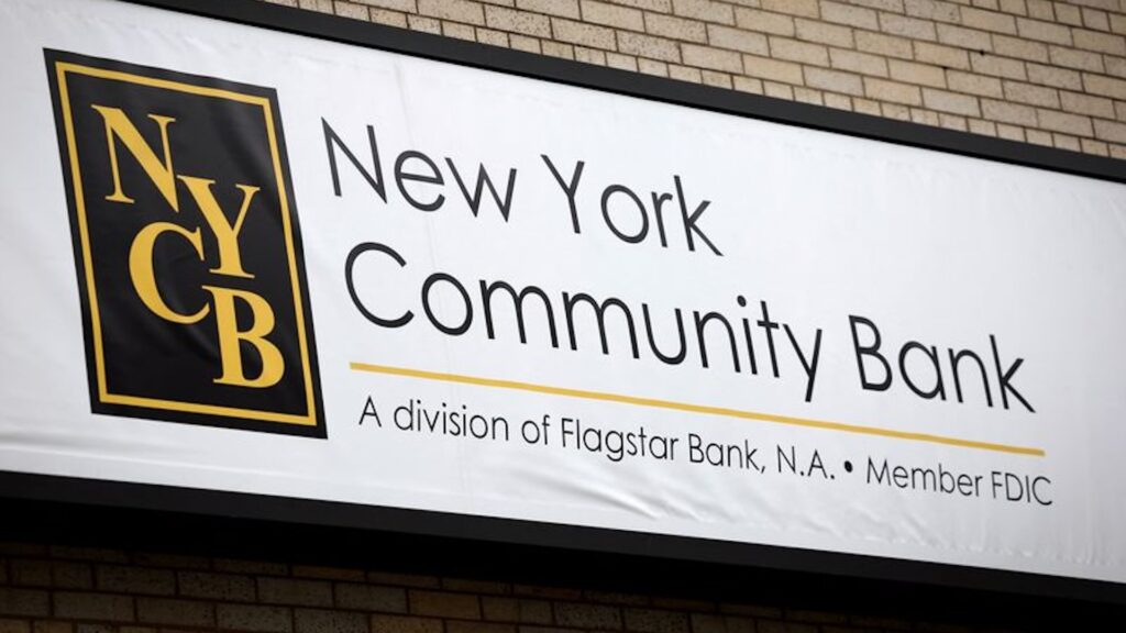 Moody's понизило рейтинг New York Community Bancorp до мусорного уровня