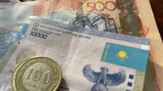 Названа самая популярная зарплата в Казахстане