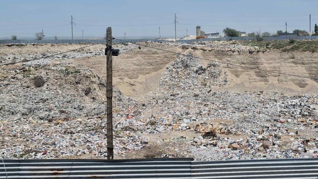 Свалка мусора в Казахстане