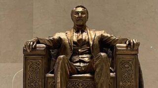 Почему из Нацмузея убрали скульптуру Назарбаева