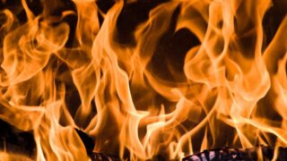 Из-за пожара на складе в Каскелене пострадало три человека