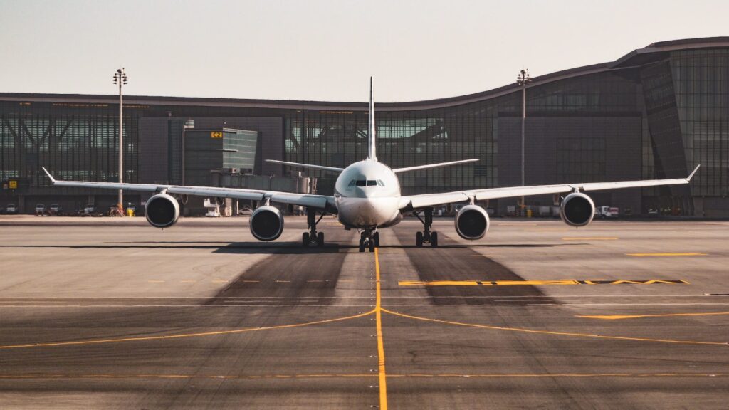 Пожар в аэропорту Астаны: 18 рейсов задерживаются на вылет