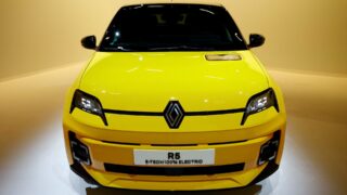 Renault возглавила европейскую защиту электромобилей в Женеве, Китай — давит