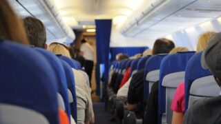 Штраф наложили на двух бизнесвумен за хулиганство на борту самолета в Казахстане