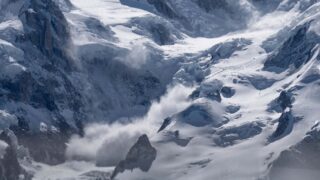 В «Казселезащита» предупреждают казахстанцев о лавинной опасности в горах