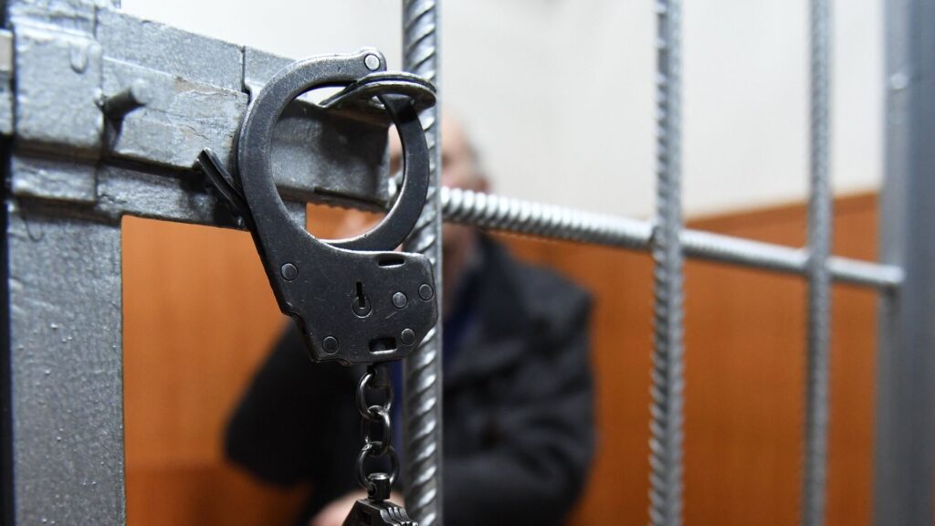 В Караганде задержали подозреваемого в избиении водителя скорой_bizmedia.kz