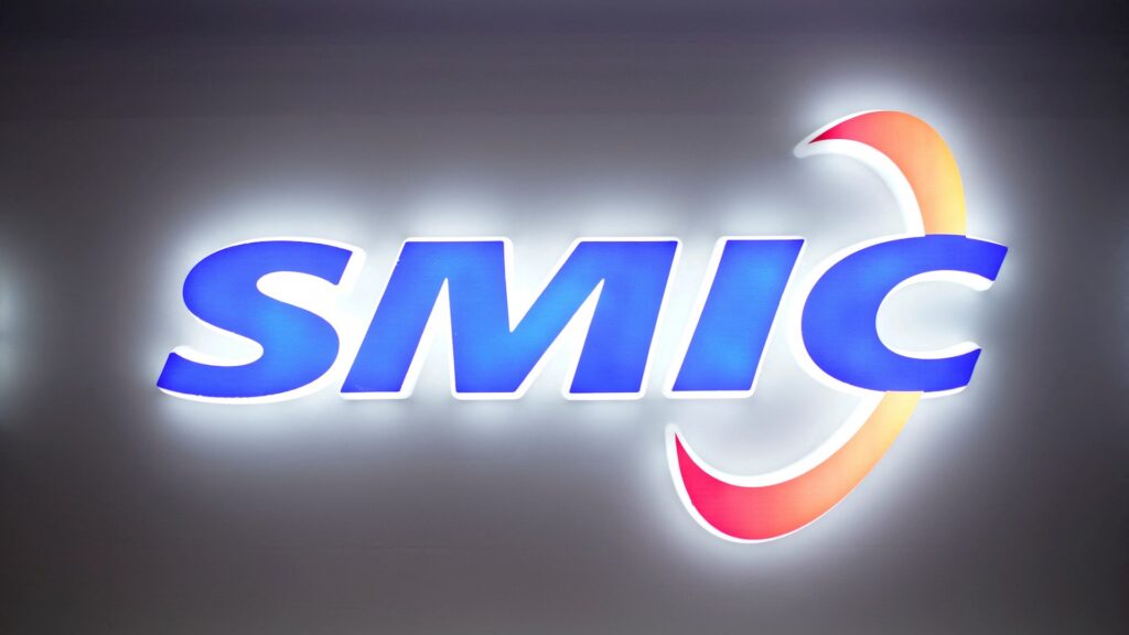 Логотип компании Semiconductor Manufacturing International Corporation (SMIC) на выставке China International Semiconductor Expo