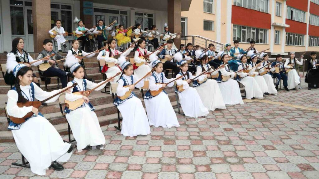 Алматинские школьники состязались в казахских национальных играх