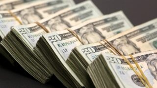 Доллар дорожает: средневзвешенный курс на KASE 13 мая 2024 года