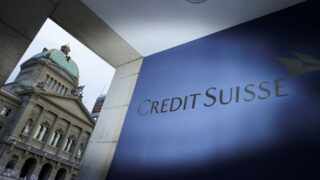 Через год после спасения Credit Suisse банковская система остаётся уязвимой