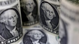 Доллар падает: средневзвешенный курс на KASE 6 мая 2024 года
