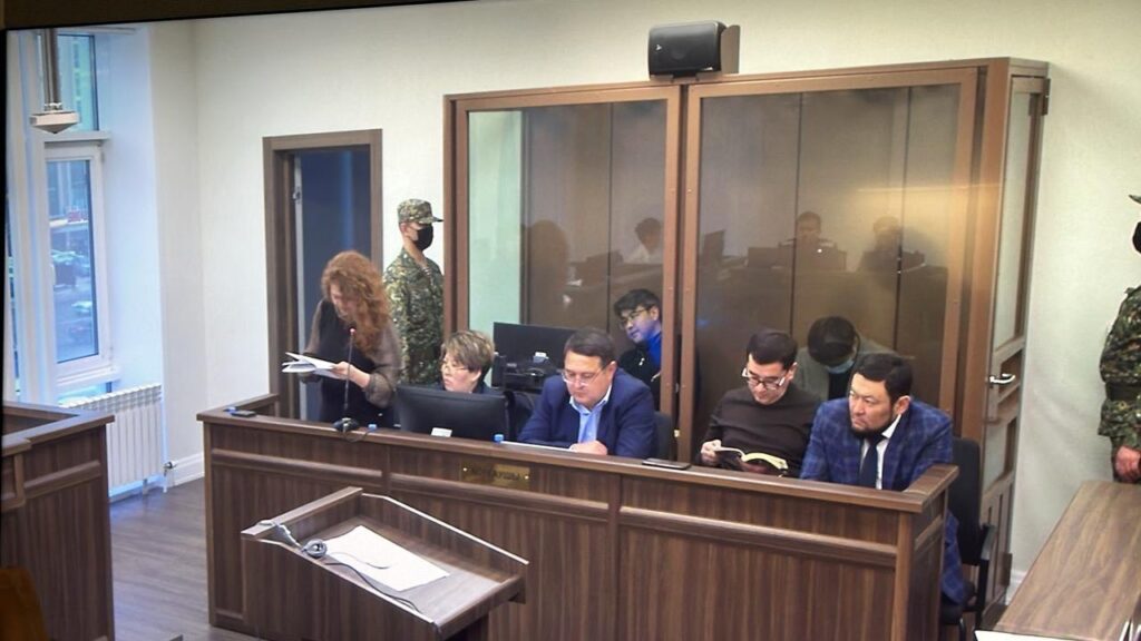 Адвокат и защитники Бишимбаева в суде
